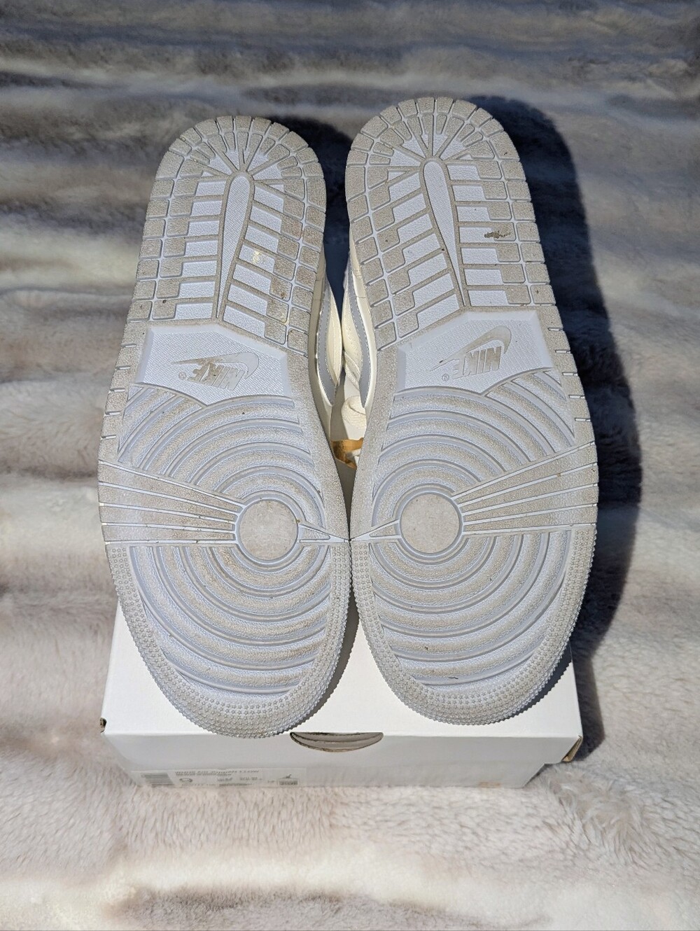 Women’s Air Jordan 1 Low Sail/Ghost/Coconut Milk Colorway Size 9 DC0774-106 - Picture 8 of 9